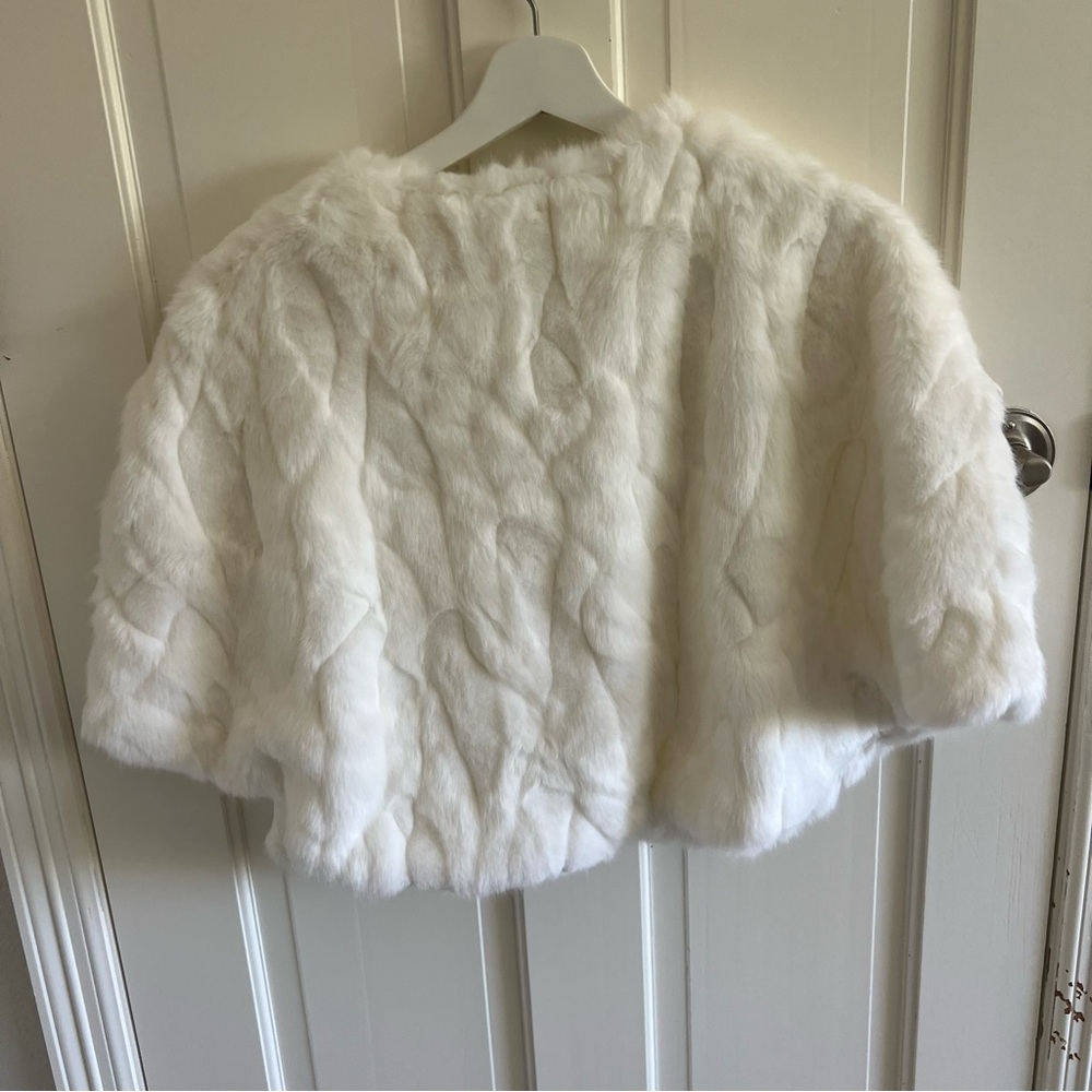 Nordstrom White Faux Fur Cape - Picture 4 of 9